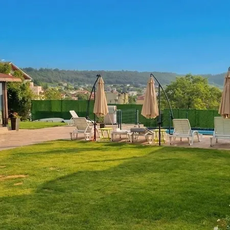 Large Luxury With Sea Views, Pool, Gym & Free Parking Варна