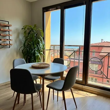 Large Luxury With Sea Views, Pool, Gym & Free Parking * Варна