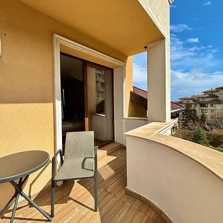 Large Luxury With Sea Views, Pool, Gym & Free Parking Апартамент *