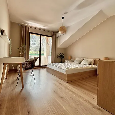 Large Luxury With Sea Views, Pool, Gym & Free Parking Апартамент Варна