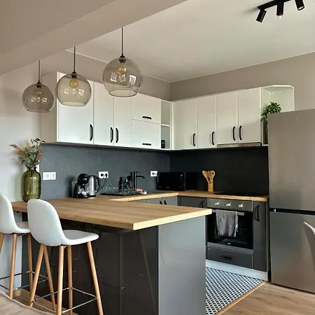 Large Luxury With Sea Views, Pool, Gym & Free Parking Апартамент Варна
