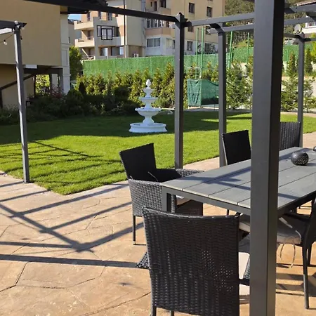 Апартамент Large Luxury With Sea Views, Pool, Gym & Free Parking *
