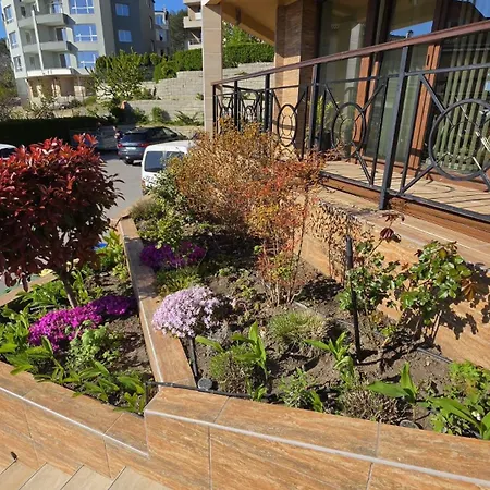 Large Luxury With Sea Views, Pool, Gym & Free Parking Апартамент