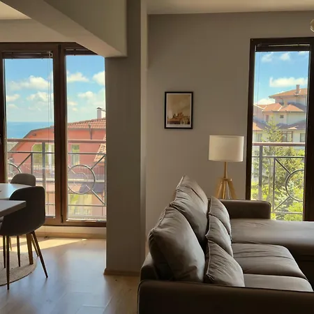 Apartament Large Luxury With Sea Views, Pool, Gym & Free Parking *
