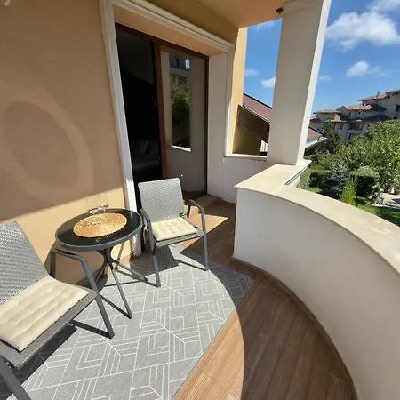 Large Luxury With Sea Views, Pool, Gym & Free Parking Varna