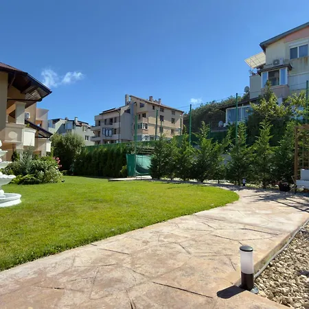 Large Luxury With Sea Views, Pool, Gym & Free Parking Apartament *
