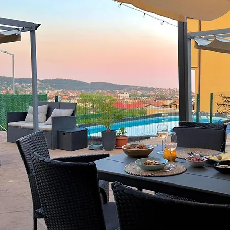 Large Luxury With Sea Views, Pool, Gym & Free Parking Varna