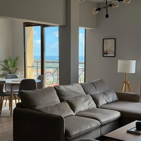 Large Luxury With Sea Views, Pool, Gym & Free Parking * Varna
