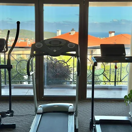 Large Luxury With Sea Views, Pool, Gym & Free Parking * Varna