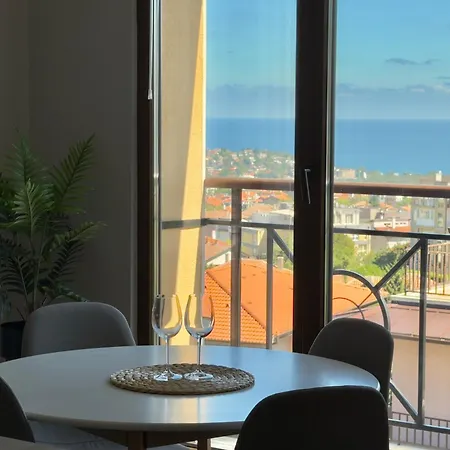 Large Luxury With Sea Views, Pool, Gym & Free Parking Apartament