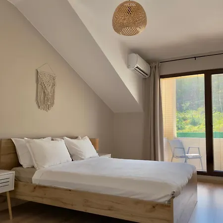 Apartament Large Luxury With Sea Views, Pool, Gym & Free Parking