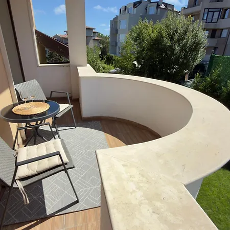 Large Luxury With Sea Views, Pool, Gym & Free Parking Apartament Varna