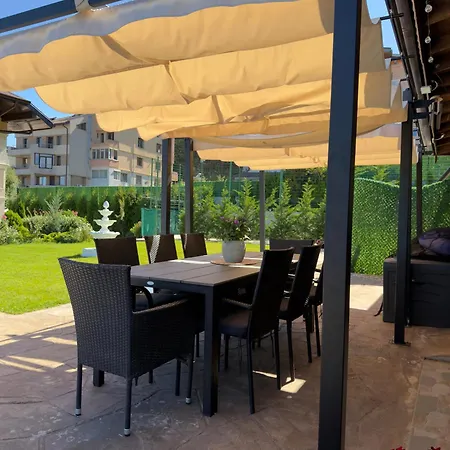 Large Luxury With Sea Views, Pool, Gym & Free Parking Apartament Varna
