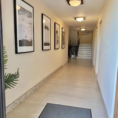 Large Luxury With Sea Views, Pool, Gym & Free Parking Apartament *