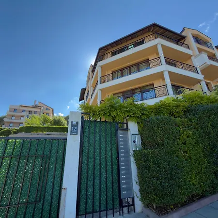 Large Luxury With Sea Views, Pool, Gym & Free Parking Apartament