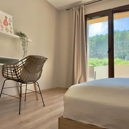 Large Luxury With Sea Views, Pool, Gym & Free Parking Apartament